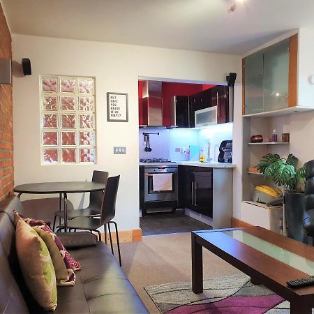 Bath Road Apartments Суиндон Экстерьер фото