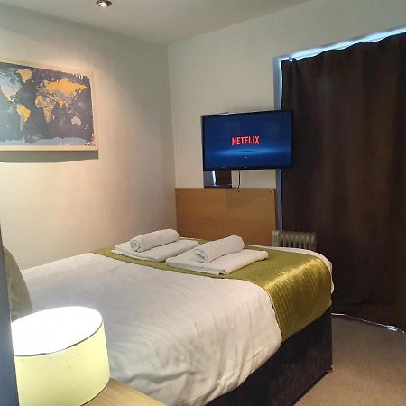 Bath Road Apartments Суиндон Экстерьер фото