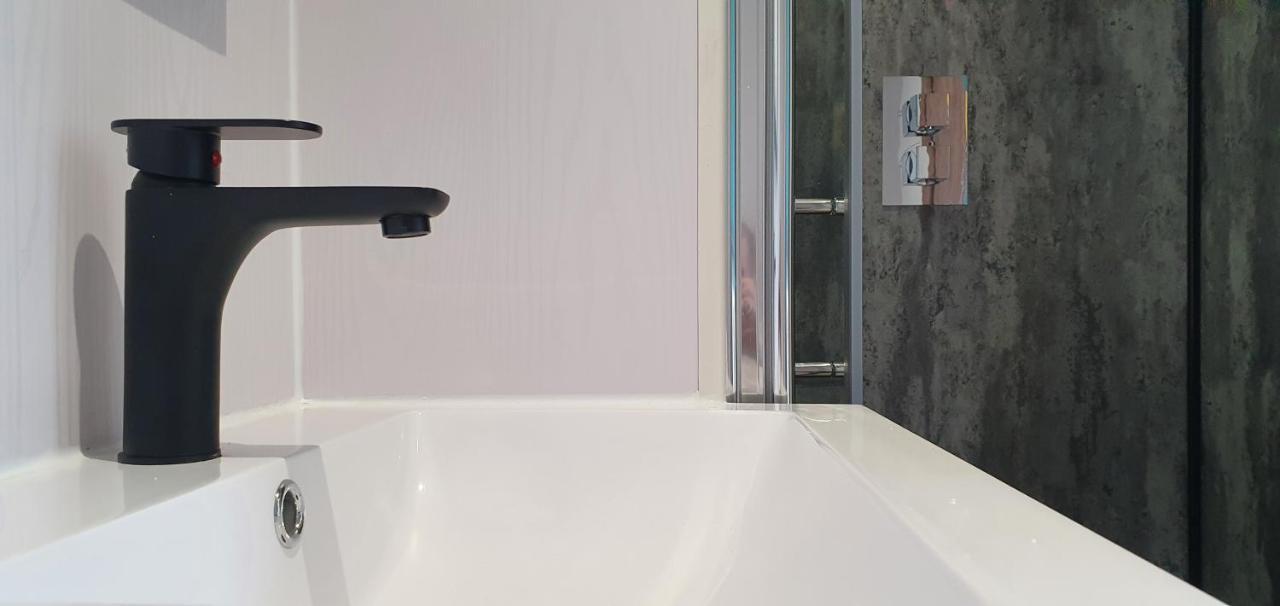 Bath Road Apartments Суиндон Экстерьер фото