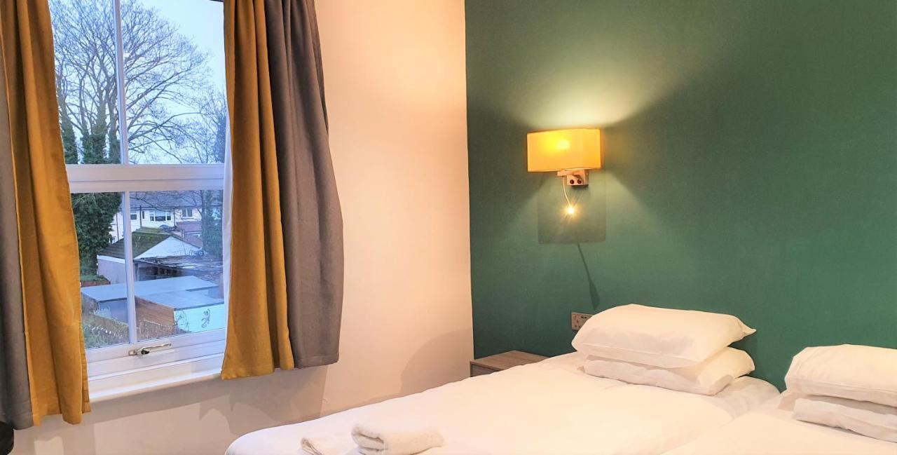 Bath Road Apartments Суиндон Экстерьер фото