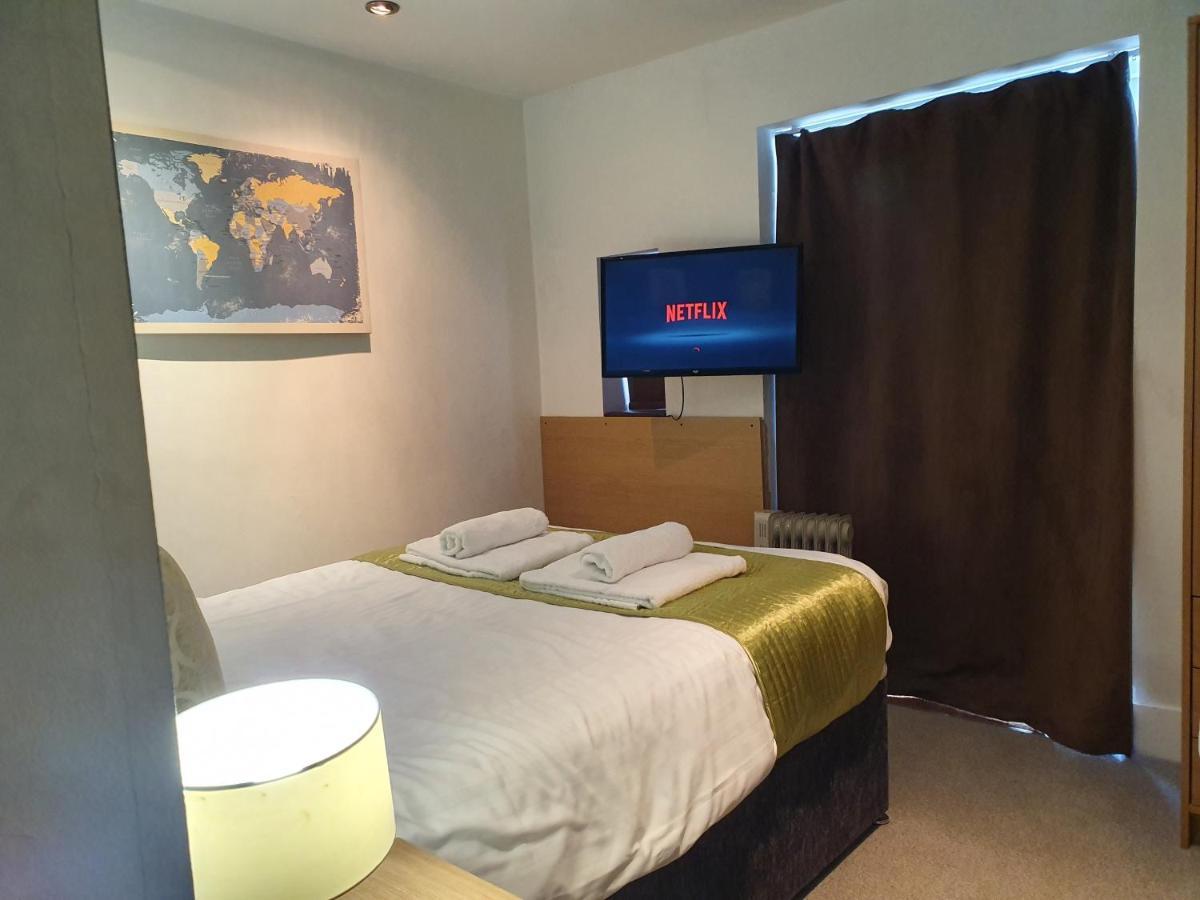 Bath Road Apartments Суиндон Экстерьер фото
