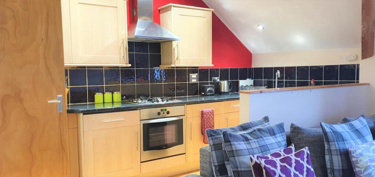 Bath Road Apartments Суиндон Экстерьер фото