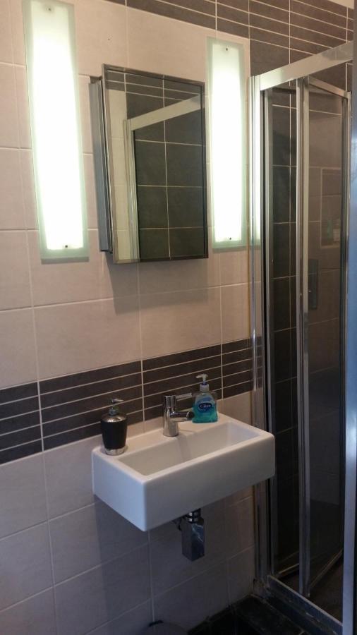 Bath Road Apartments Суиндон Экстерьер фото