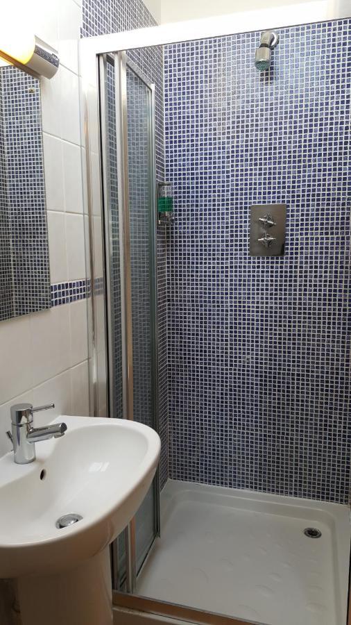 Bath Road Apartments Суиндон Экстерьер фото