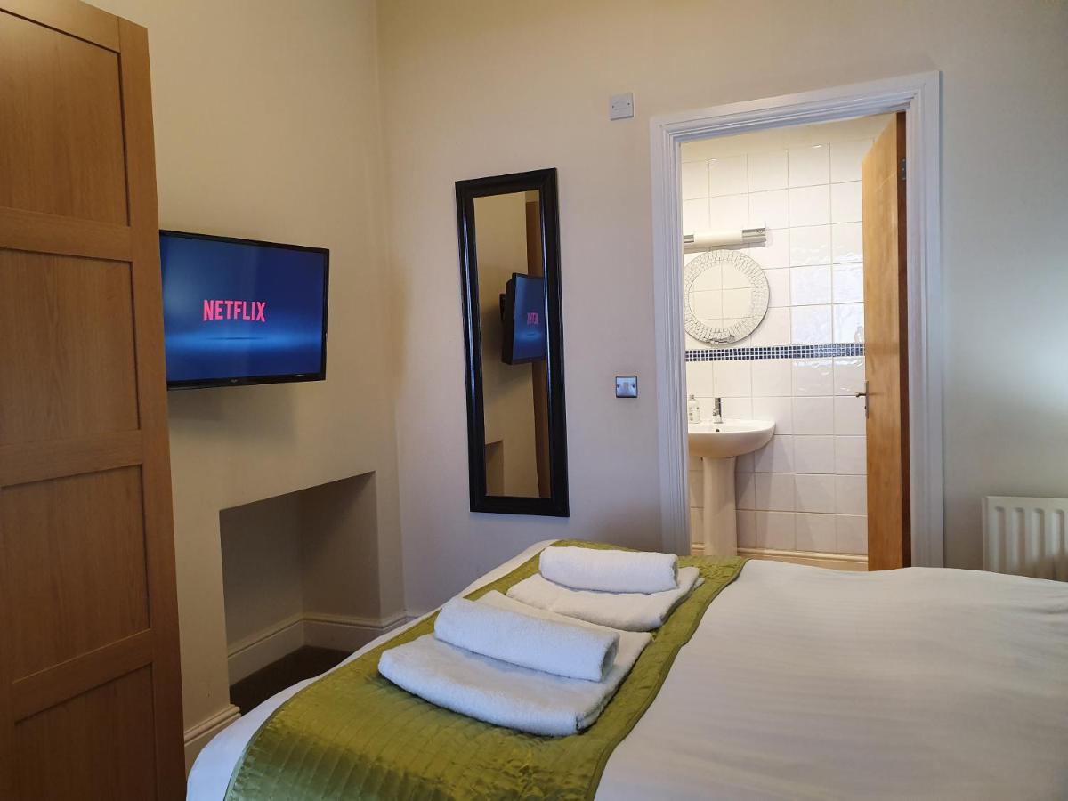 Bath Road Apartments Суиндон Экстерьер фото
