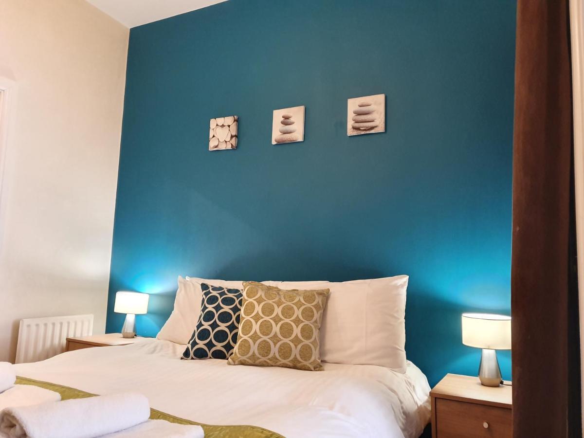 Bath Road Apartments Суиндон Экстерьер фото
