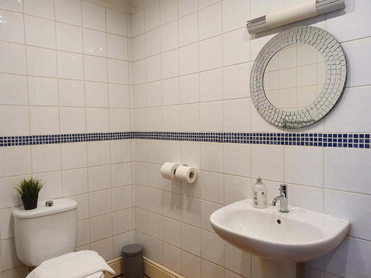 Bath Road Apartments Суиндон Экстерьер фото