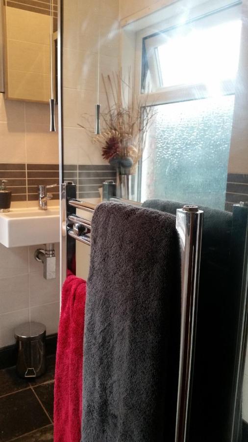 Bath Road Apartments Суиндон Экстерьер фото