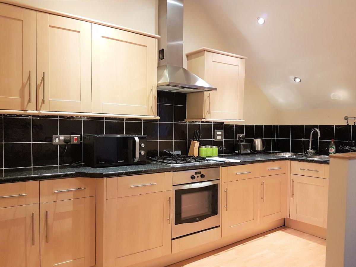Bath Road Apartments Суиндон Экстерьер фото