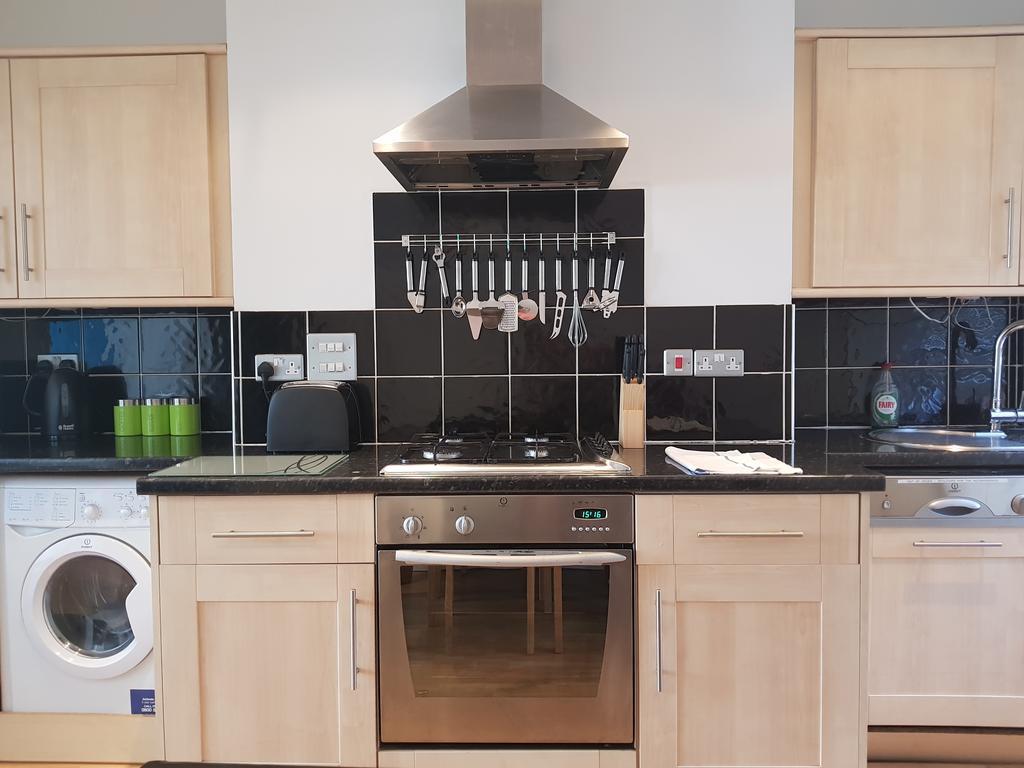 Bath Road Apartments Суиндон Экстерьер фото