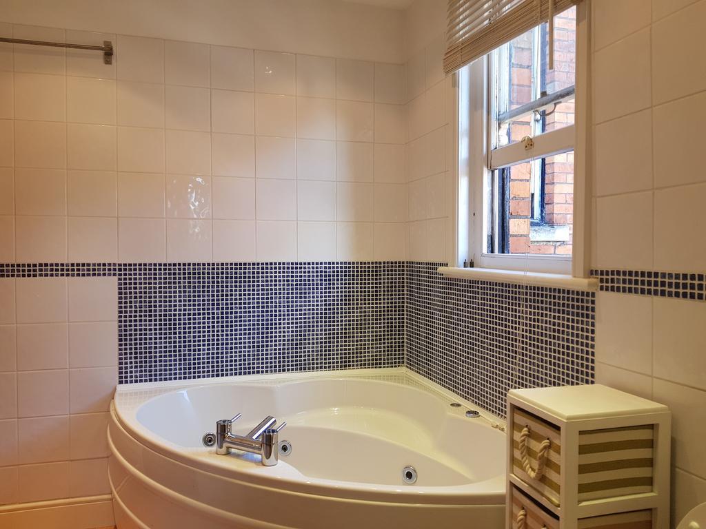 Bath Road Apartments Суиндон Экстерьер фото