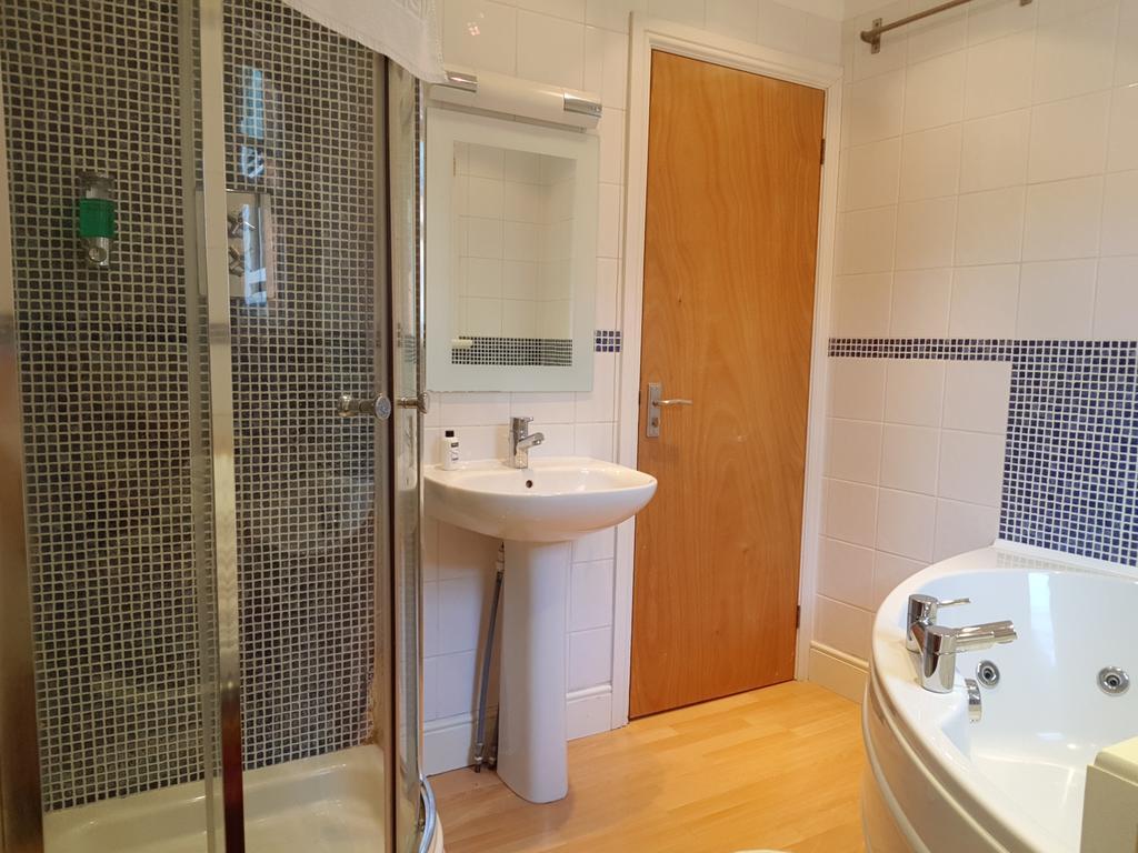 Bath Road Apartments Суиндон Экстерьер фото